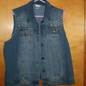 Women's 2X stretch denim vest with pockets and front embellishments